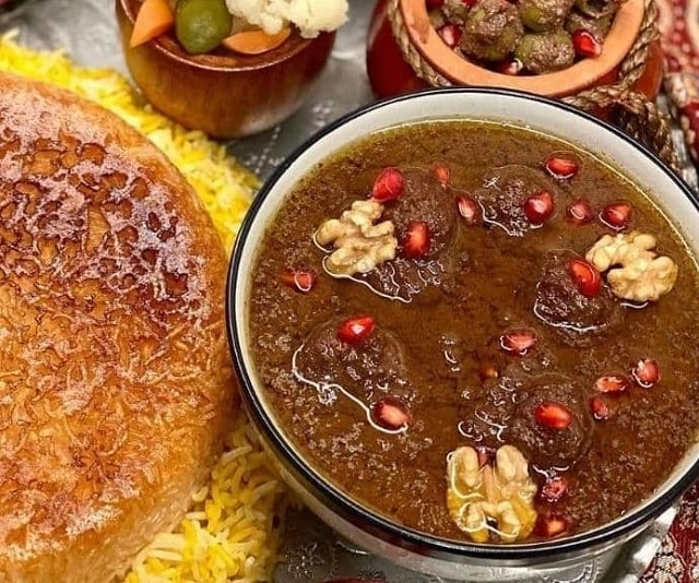 فسنجان یزدی بهترین غذای محلی یزد