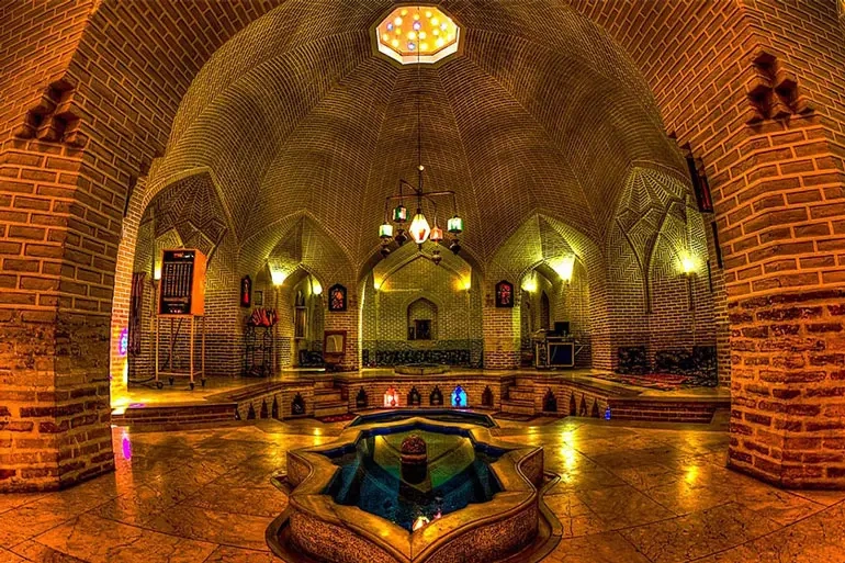 بازار خان یزد از زیباترین مراکز خرید یزد
