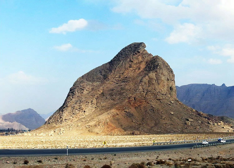 کوه عقاب تفت از معروف ترین کوه یزد