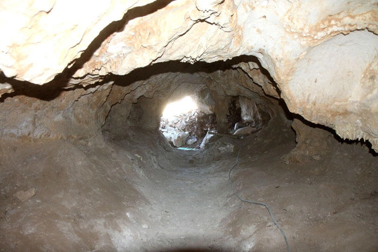 غار بهار ندوشن