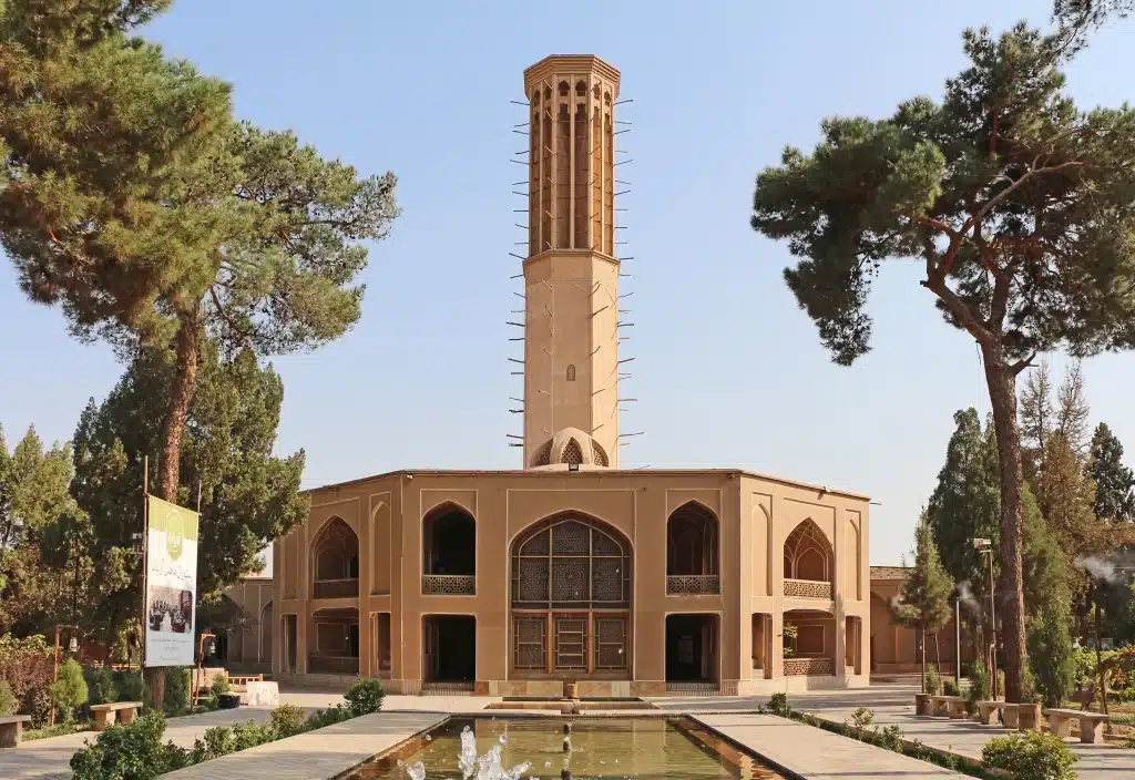 بهترین جاذبه تاریخی یزد باغ دولت اباد