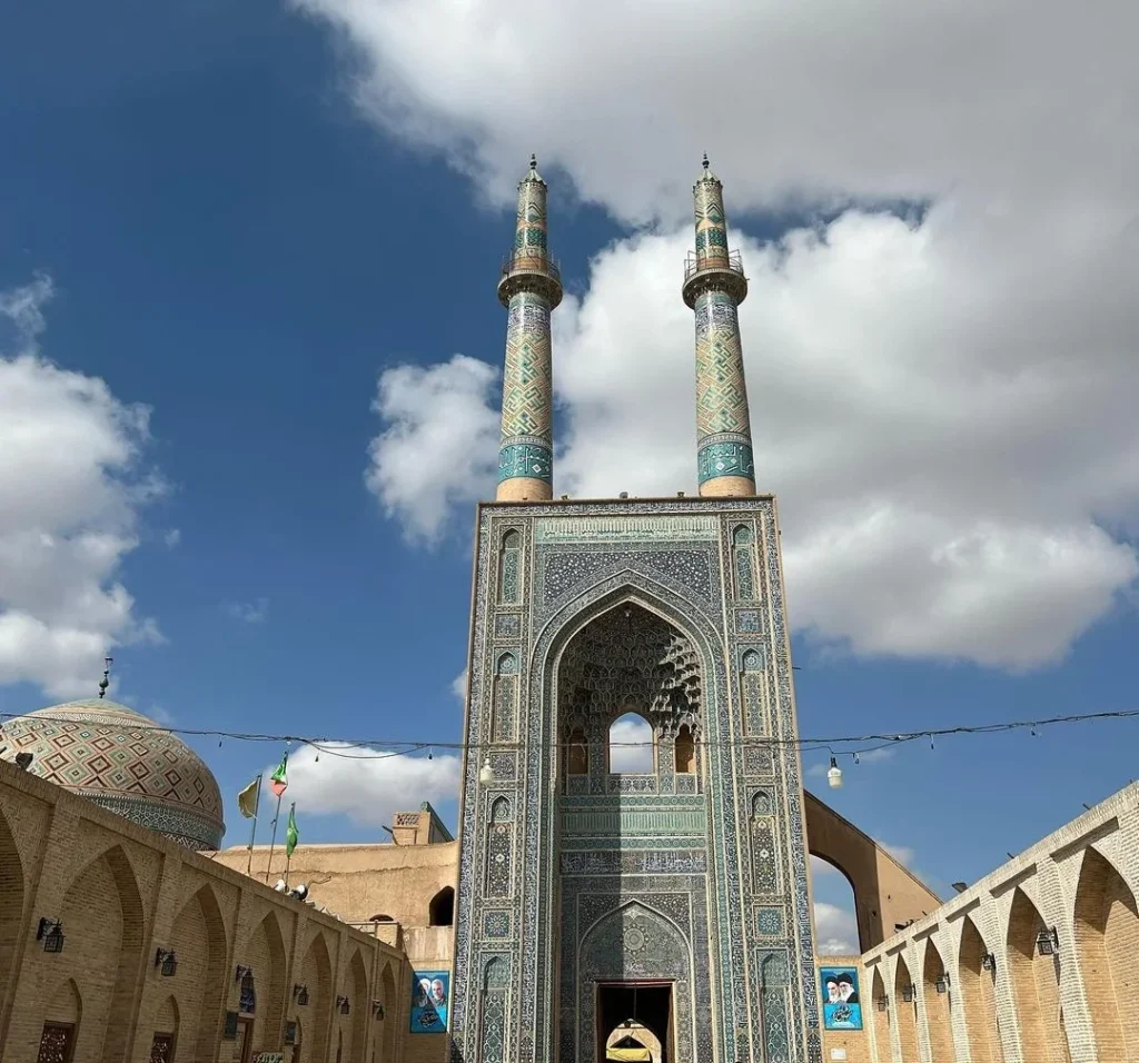سفر به قلب تاریخ: مسجد جامع، نگین درخشان جاهای دیدنی یزد+ جاهای دیدنی یزد