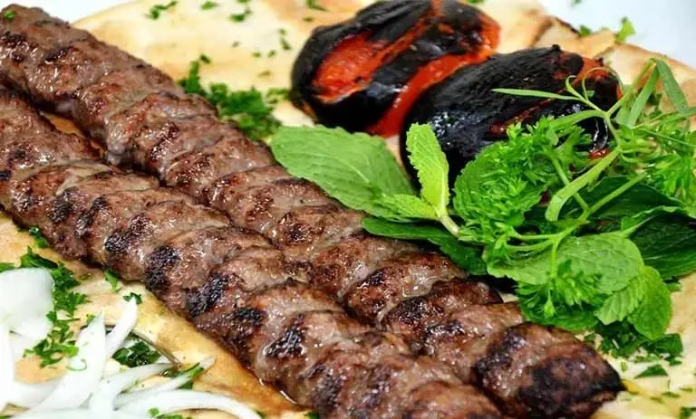 کباب بناب یزد یکی از خاصترین تجربههای کبابخوری در شهر است