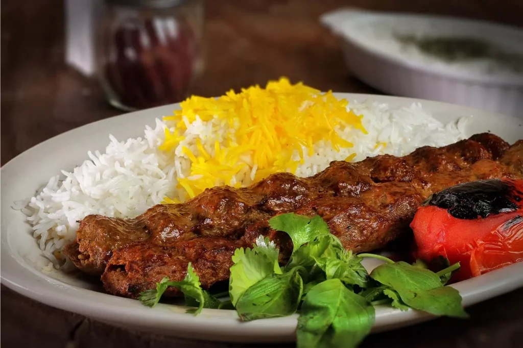 کبابی گلپایگانی یزد یکی از گزینههای محبوب در میان انتخابهای کبابی یزد است