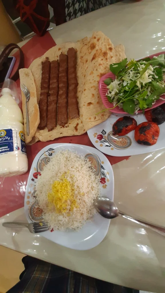کباب رجبی یکی از بهترین کبابی های یزد