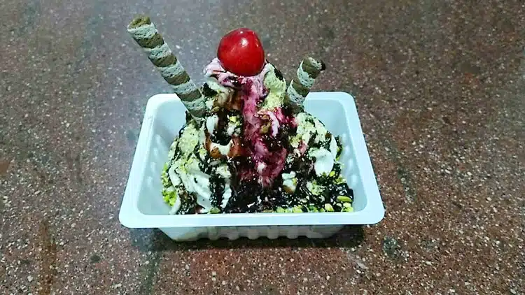 بستنی فروشی مشتی یزد