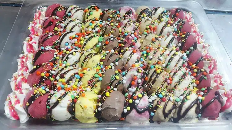 بستنی فروشی